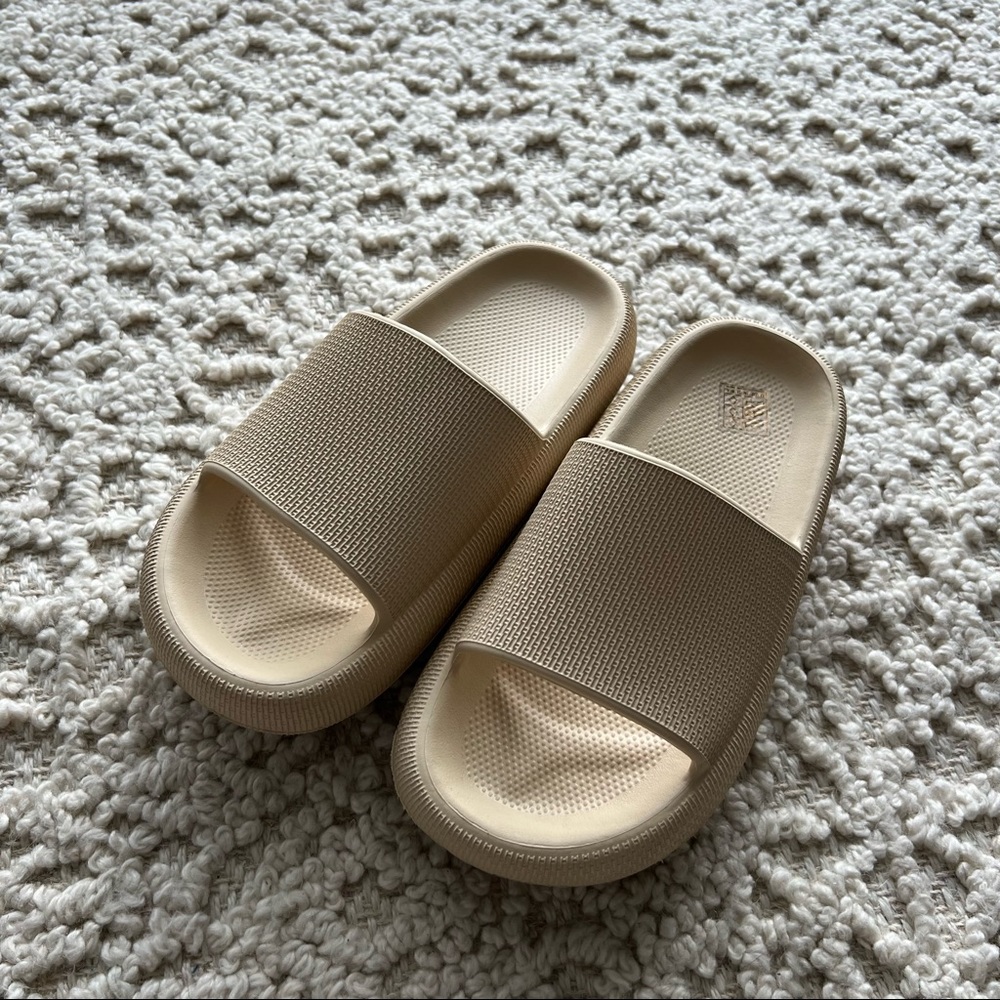 Comfy slides